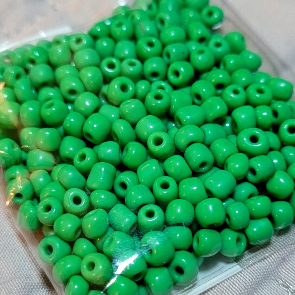 NWT 6/0 Green - Seed Beads